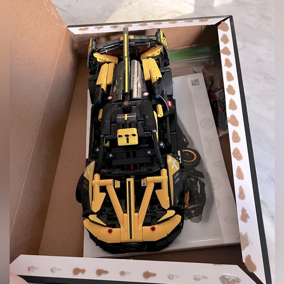 LEGO 42151 Bugatti Bolide 905pcs Technic-Pre Owned - Picture 3 of 4